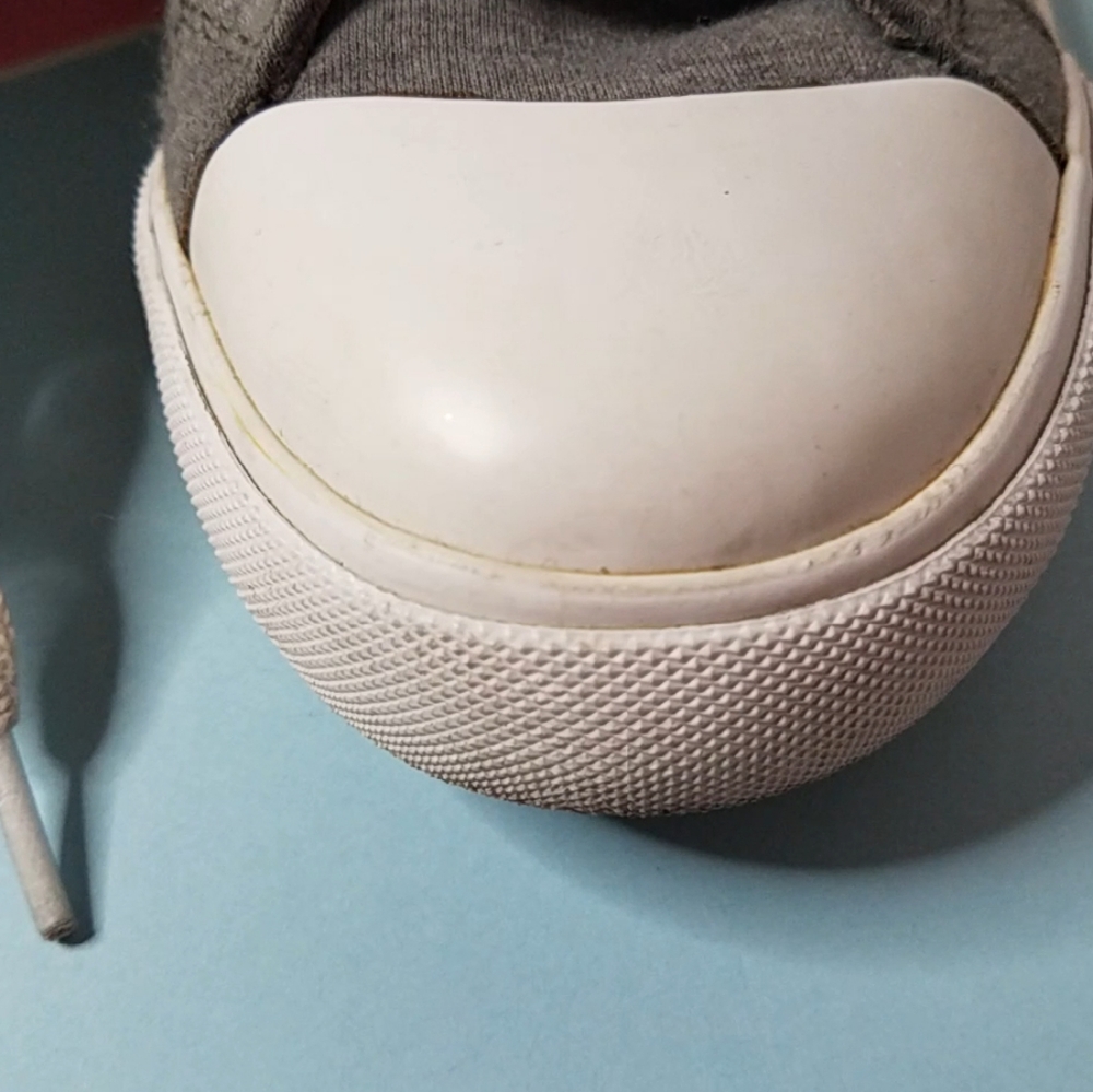 GBG Low Top Grey Sneaker - Picture 6 of 9